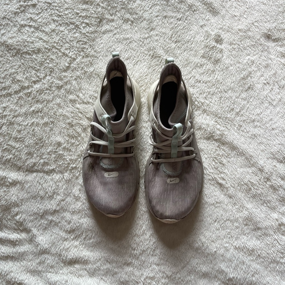 nike lightweight slip on sneakers